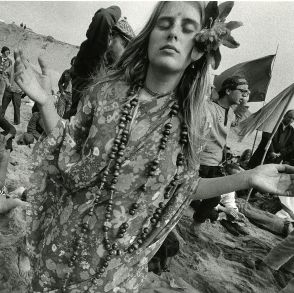 Welcome to Cosmic Blues Vintage & Thrift! - Picture 3 of 8